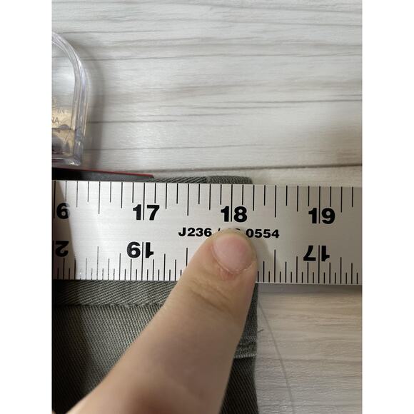 IZOD PerformX Pants Mens 36x32 Green Water Resistant Wrinkle Free Pleated Chino - Picture 4 of 14